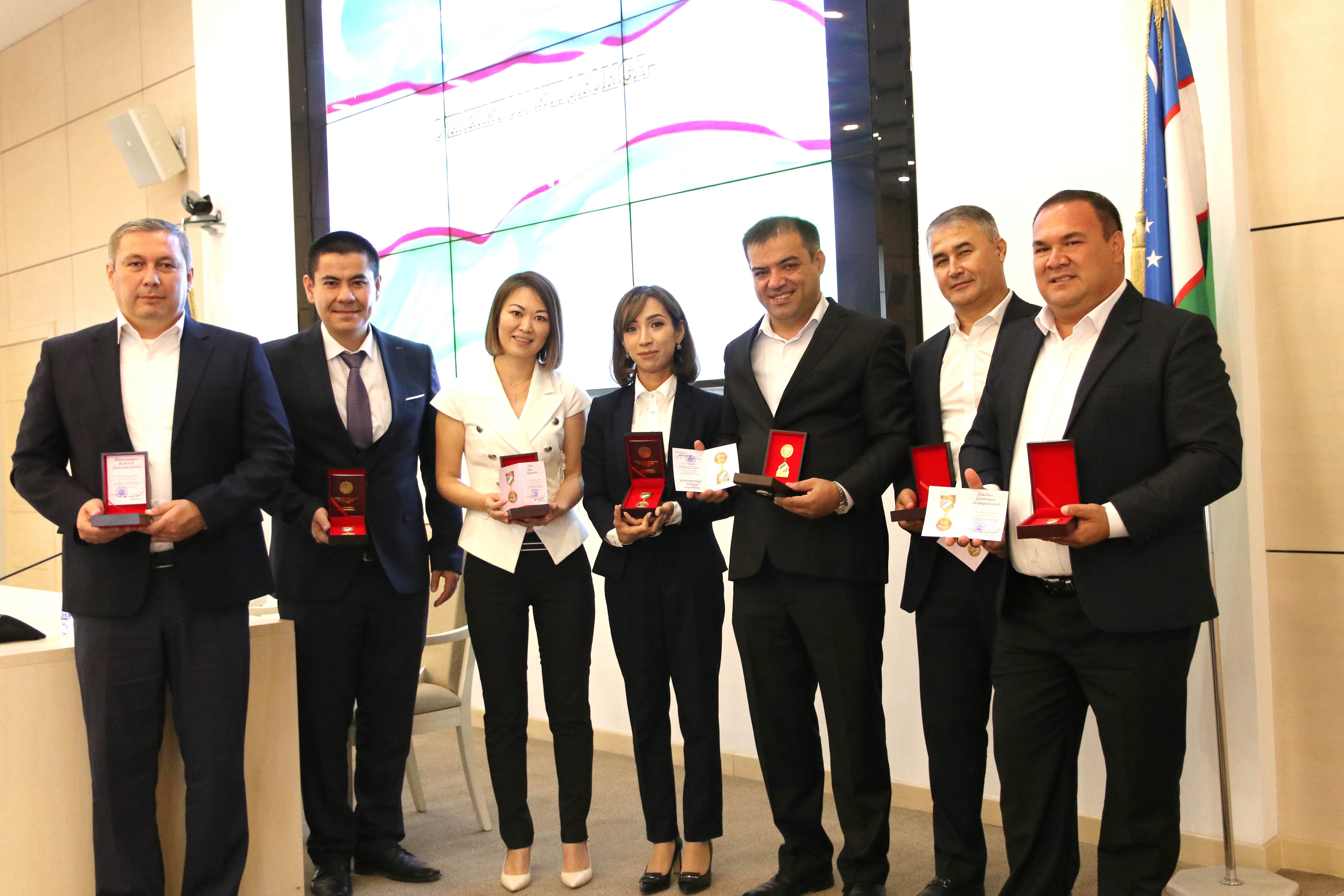 O’zbekiston Respublikasi mustaqilligining 30 yilligi bayrami arafasida mamlakatimiz avtomobilsozlik sohasining 40 dan ortiq ishchi xodimlari davlat mukofotlari va esdalik nishonlari bilan rag’batlantirildi