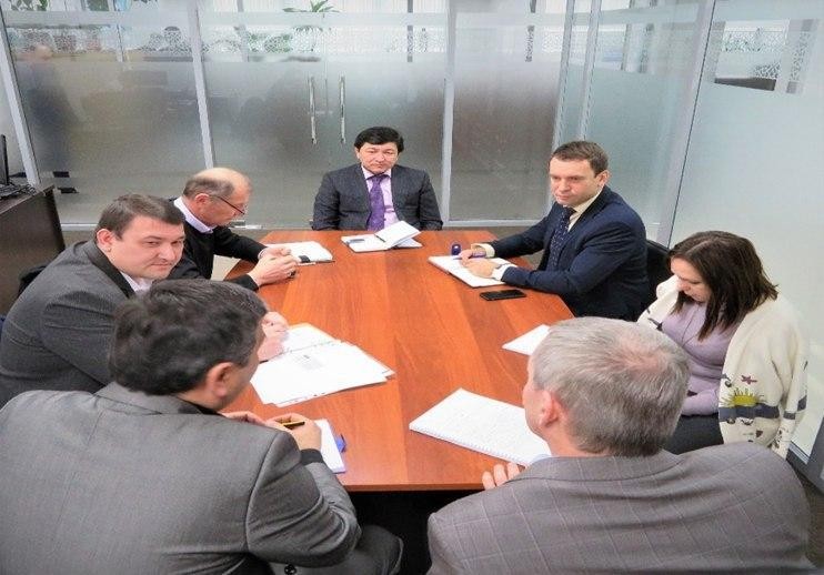 ДИЛЕРЛАР БИЛАН УЧРАШУВ БЎЛИБ ЎТДИ