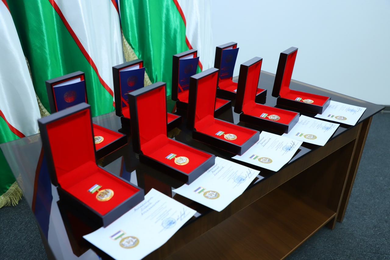 “UzAuto Motors” AJ xodimlari “O’zbekiston Konstitutsiyasining 30 yilligi” esdalik nishoni bilan taqdirlandi. 