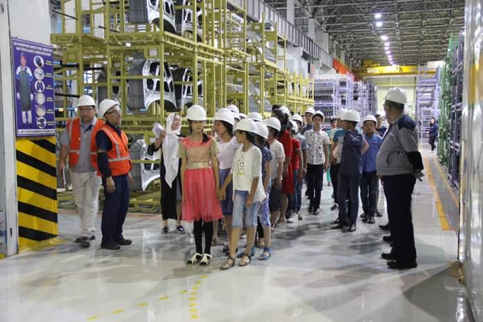 GM UZBEKISTAN ОТА-ОНА ҚАРОВИСИЗ ҚОЛГАН БОЛАЛАРНИ АСАКА АВТОМОБИЛЬ ЗАВОДИГА ТАКЛИФ ҚИЛДИ