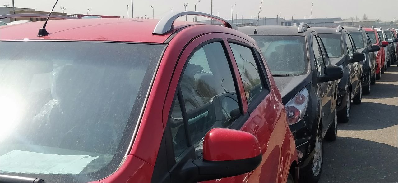 «UzAuto Motors» bozor imkoniyatlarini kengaytirmoqda – Livanga Spark avtomobillarining birinchi partiyasi yuborildi
